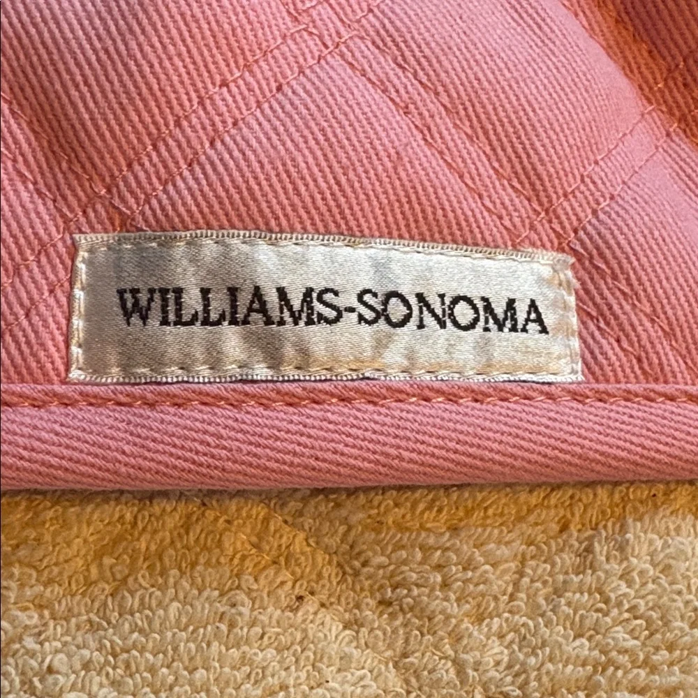 Brand New Williams Sonoma Pink heart oven mitt